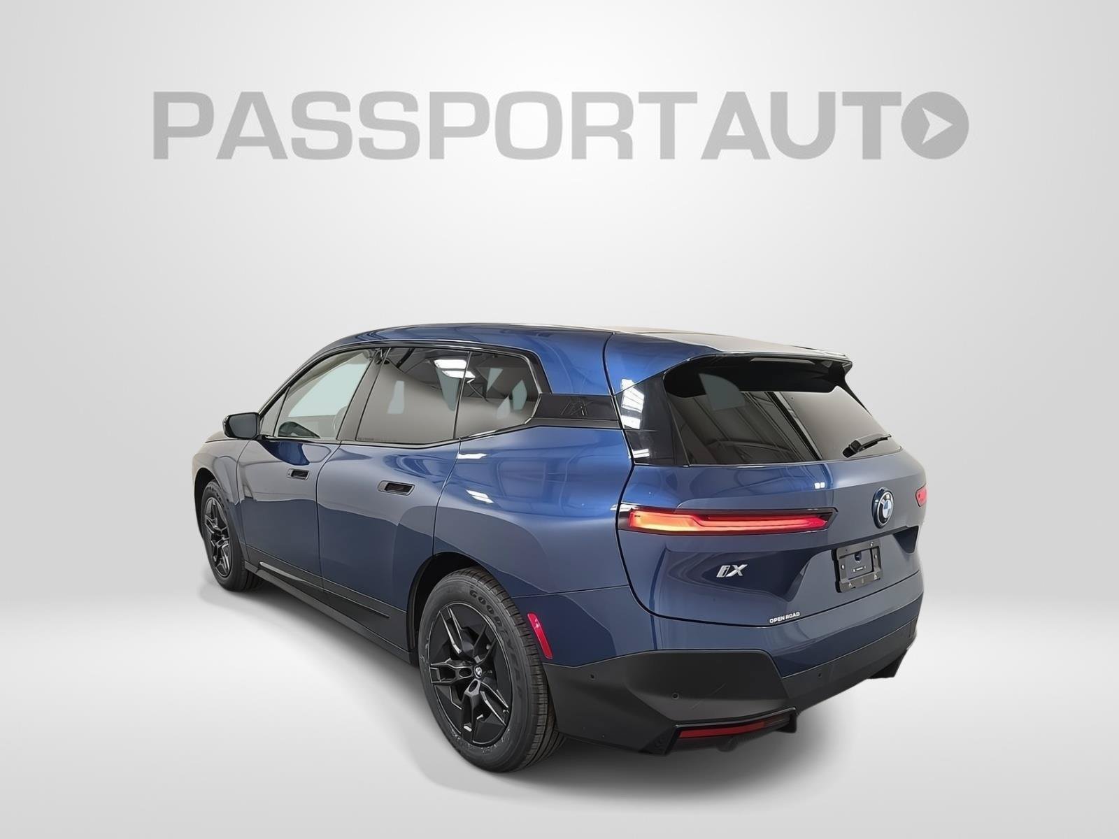 Used 2024 BMW iX xDrive50 w/ Convenience Package AWD/4WD image 6