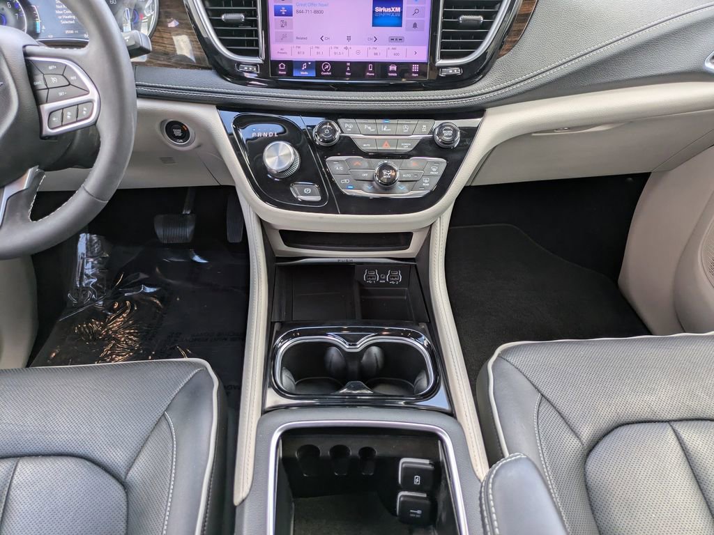 Used 2022 Chrysler Pacifica Limited image 20