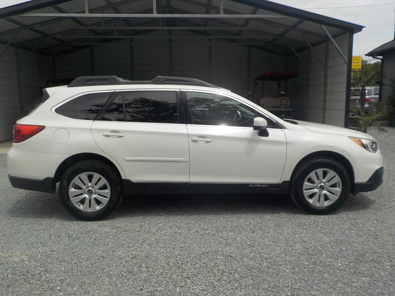 Used 2016 Subaru Outback 2.5i Premium AWD/4WD image 6