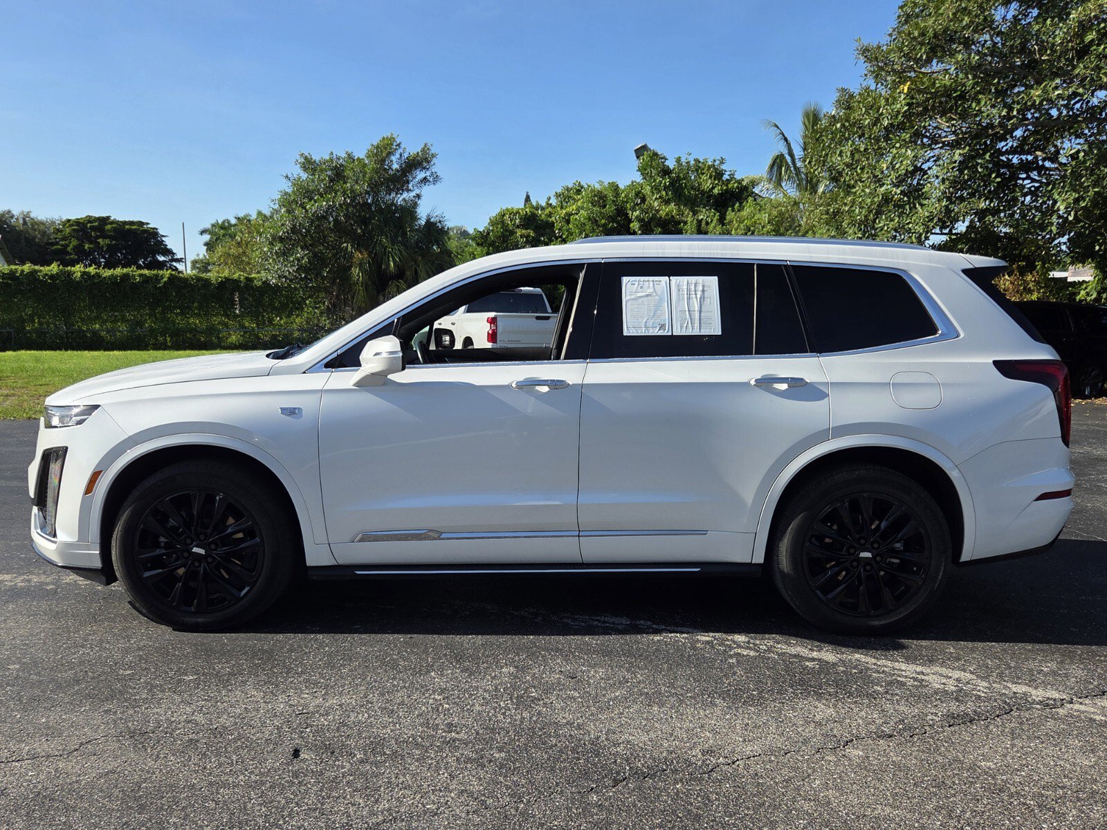 Used 2024 Cadillac XT6 Luxury AWD/4WD image 2