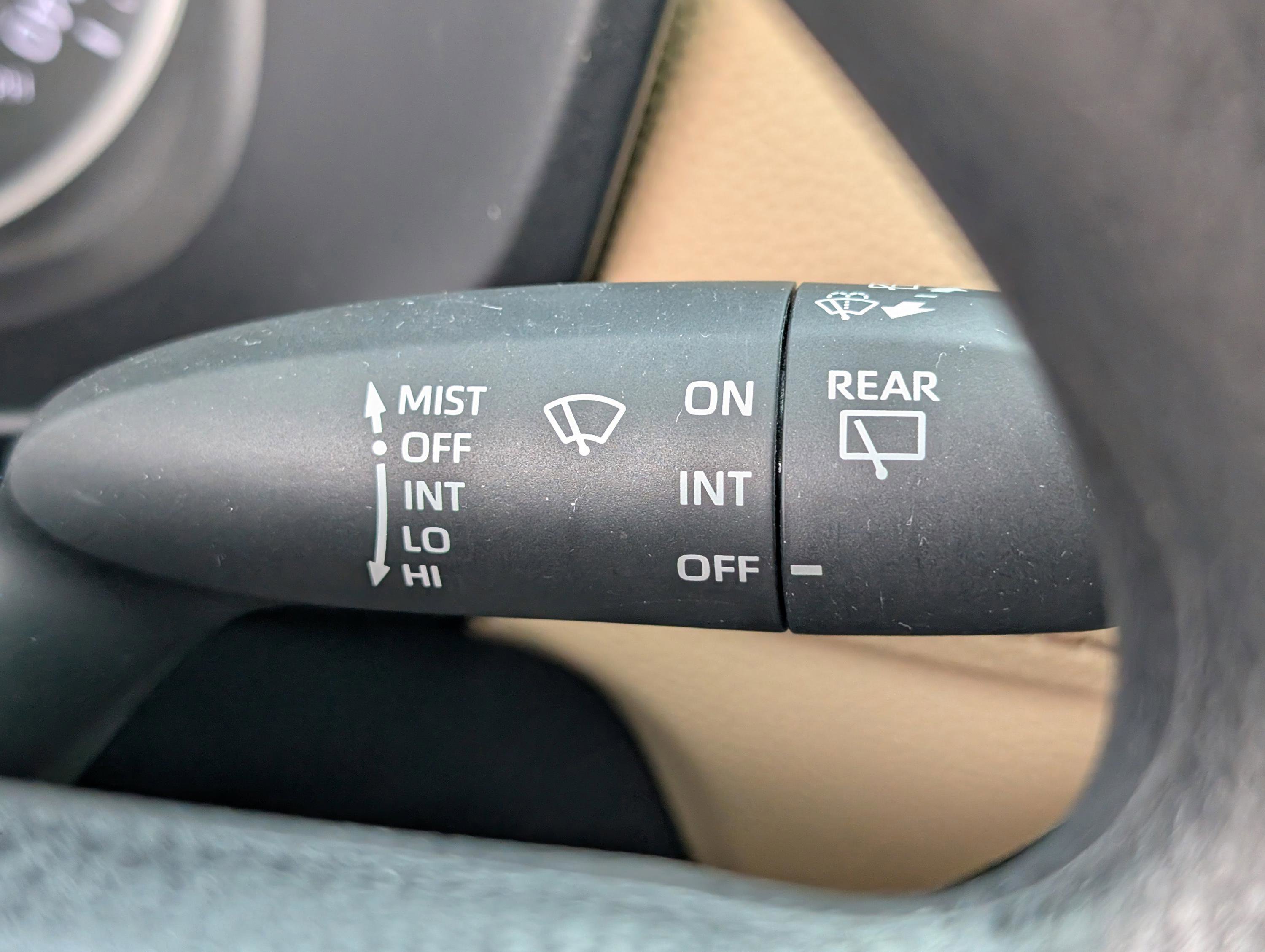 Used 2020 Toyota RAV4 LE image 25