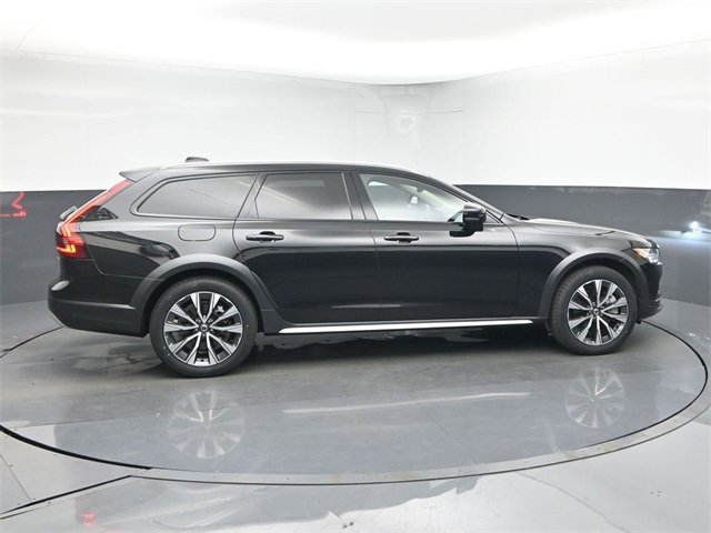 Certified 2024 Volvo V90 B6 Cross Country Plus image 8