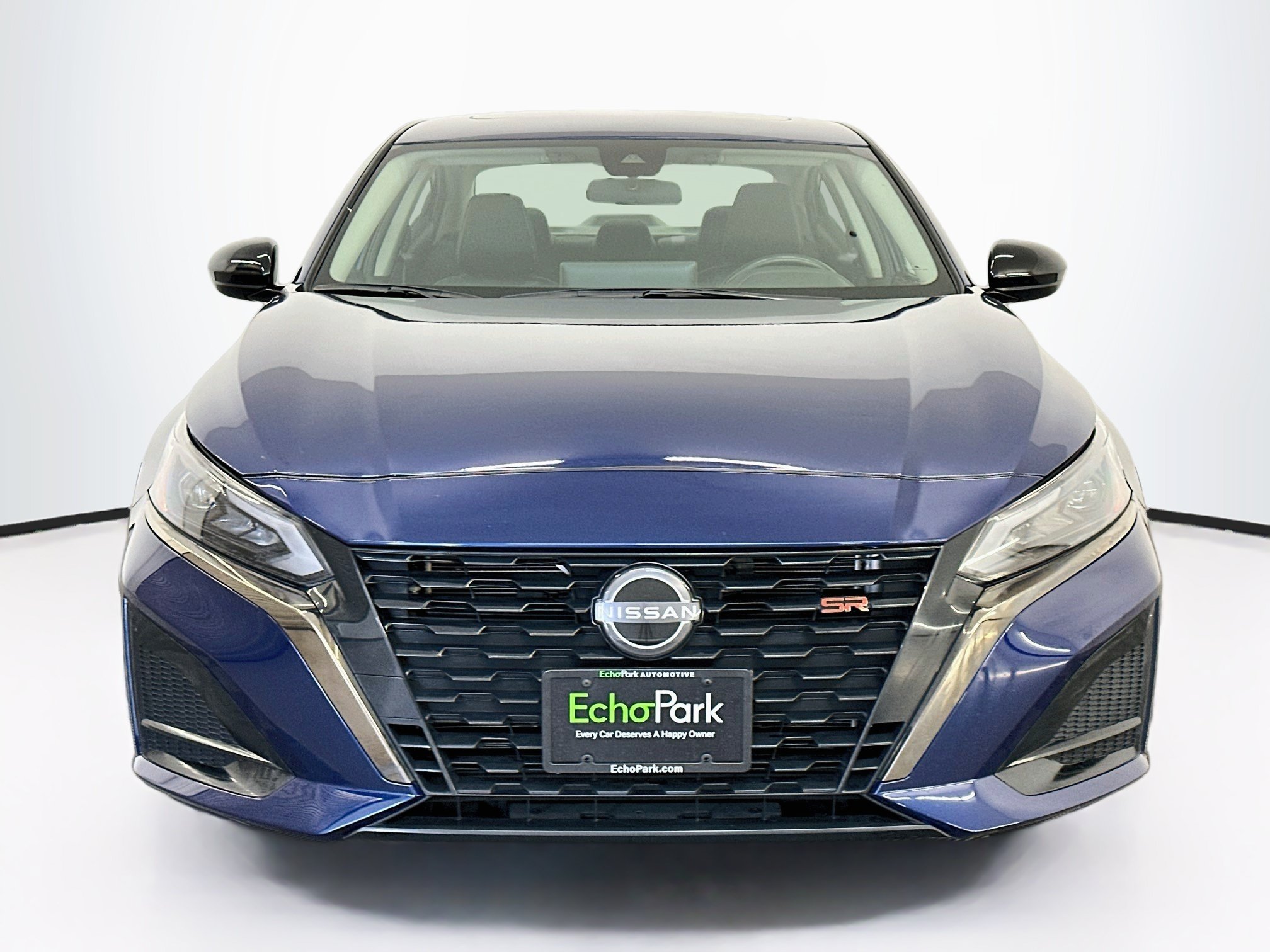 Used 2024 Nissan Altima 2.5 SR w/ SR Premium Package FWD image 2