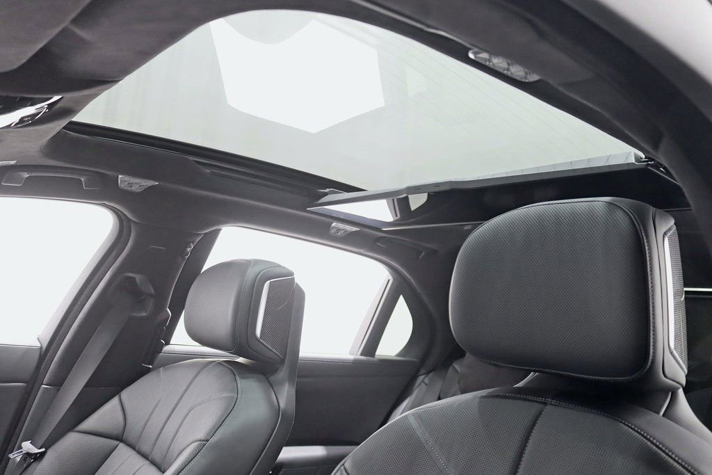 Used 2023 BMW 760i xDrive image 35