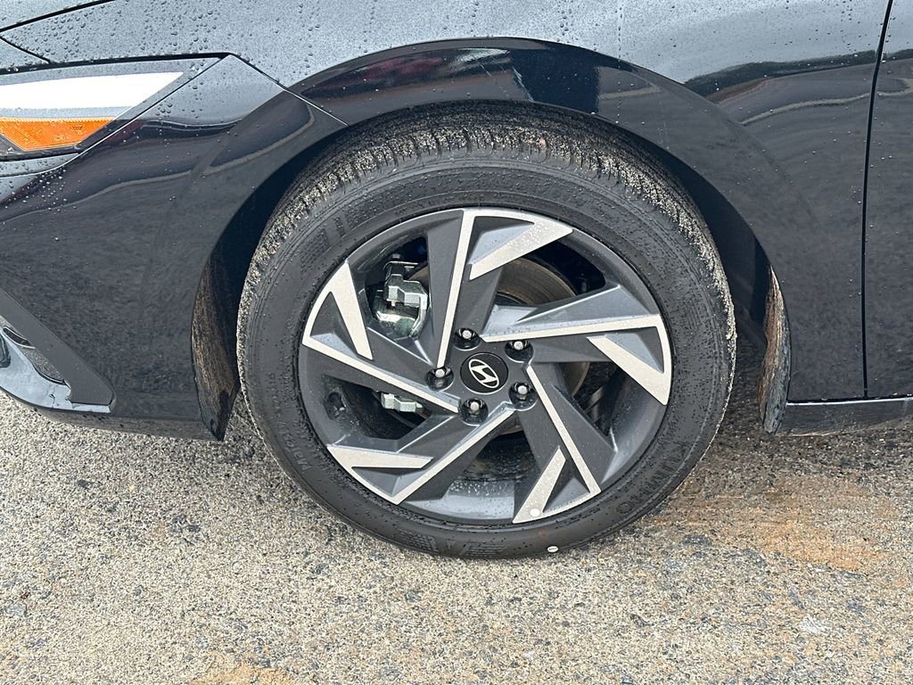 New 2025 Hyundai Elantra Sport image 11