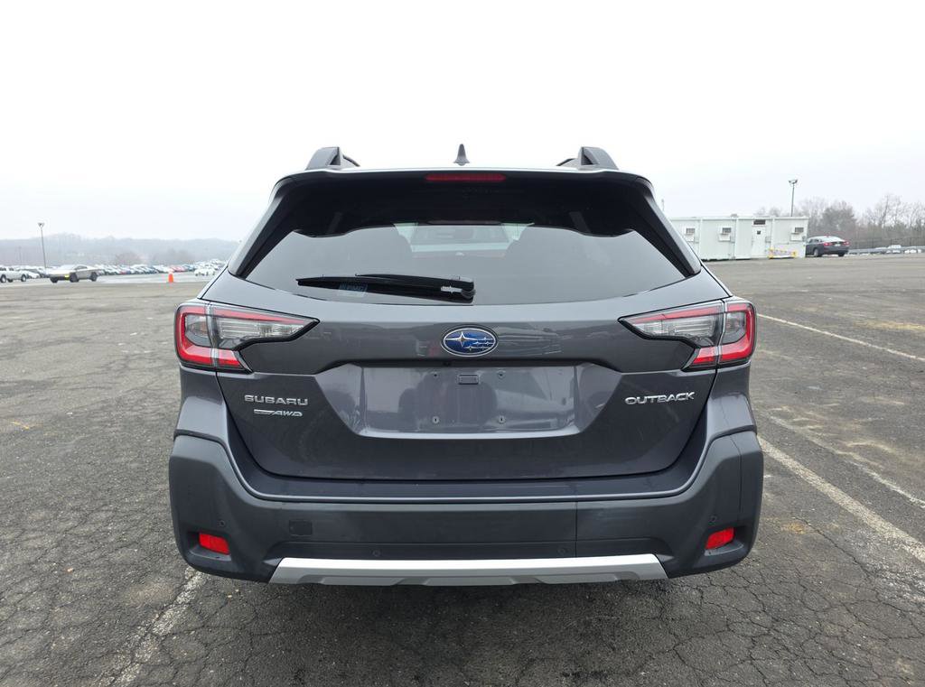 Used 2023 Subaru Outback Limited image 3