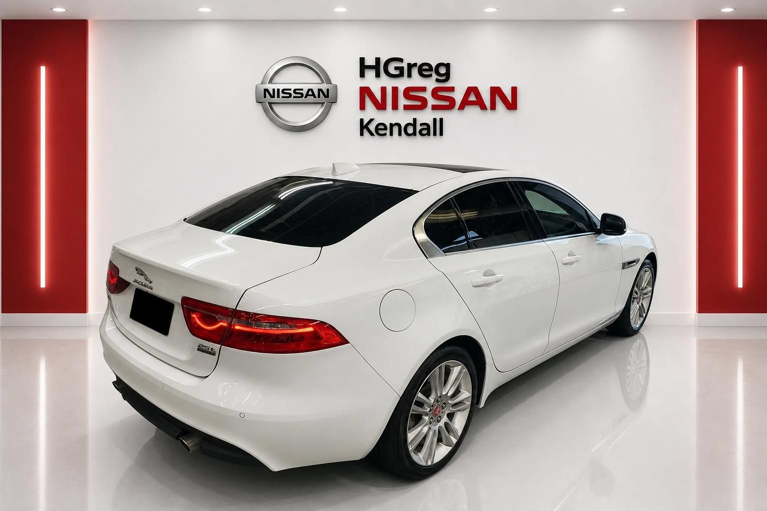 Used 2019 Jaguar XE Prestige AWD/4WD image 4