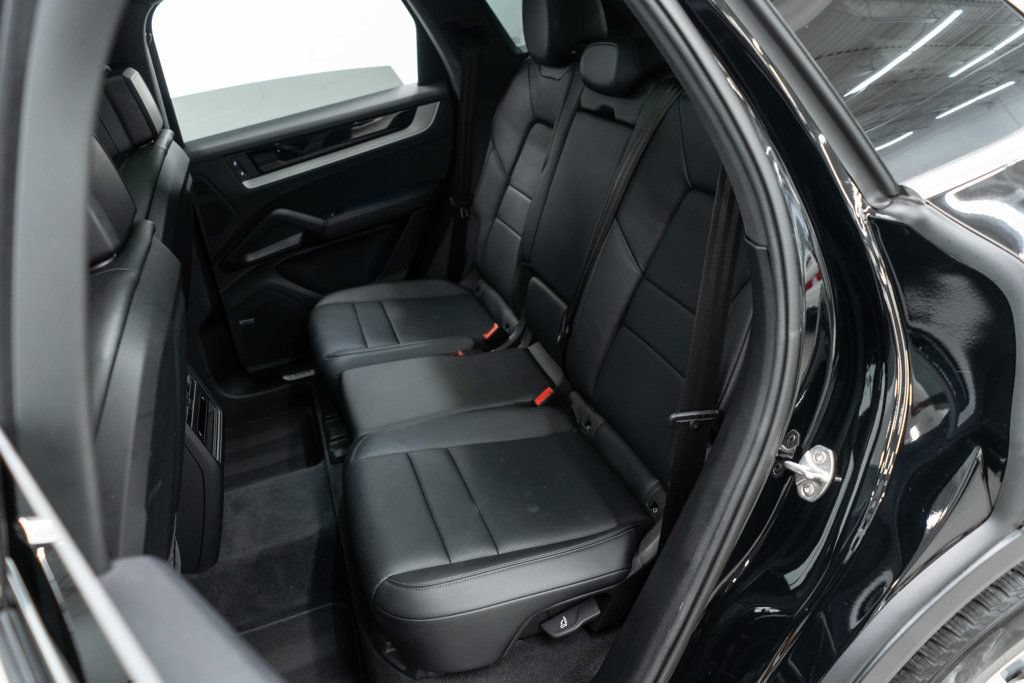 Used 2024 Porsche Cayenne AWD/4WD image 34