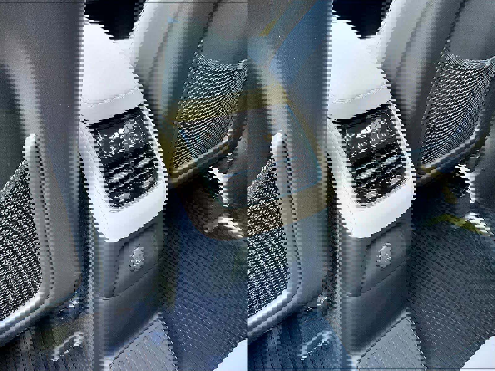 Used 2026 Volvo XC90 T8 Plus w/ Protection Package Premier image 37