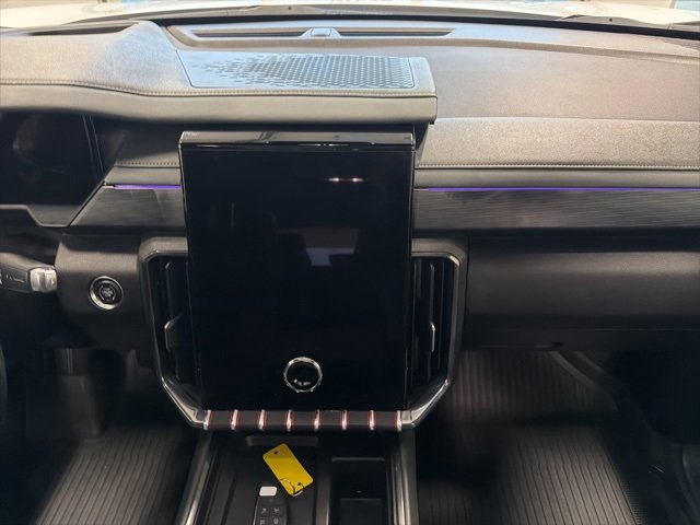 Used 2025 GMC Acadia AT4 image 25