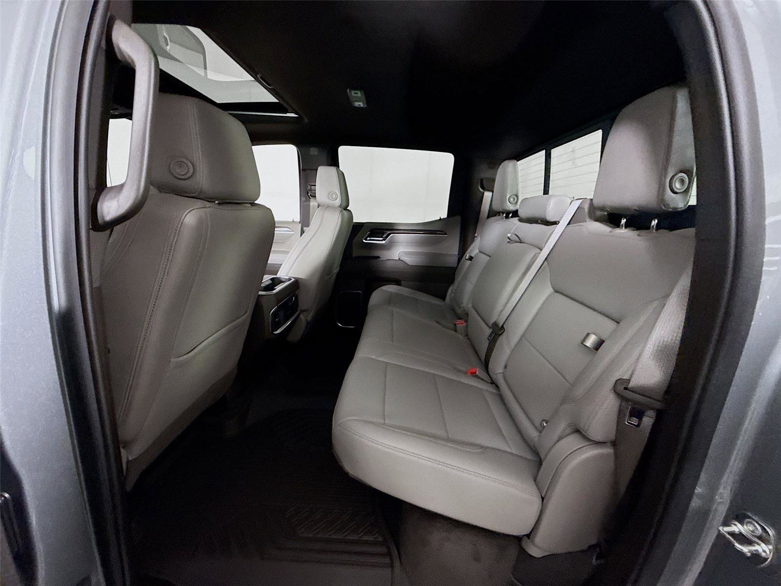 New 2026 Chevrolet Silverado 1500 LTZ w/ LTZ Premium Package AWD/4WD image 18