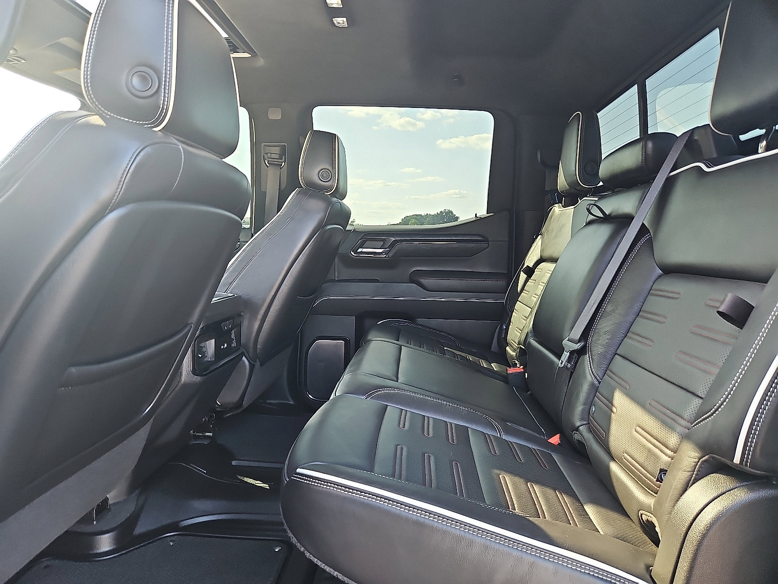 Used 2022 GMC Sierra 1500 AT4X image 10