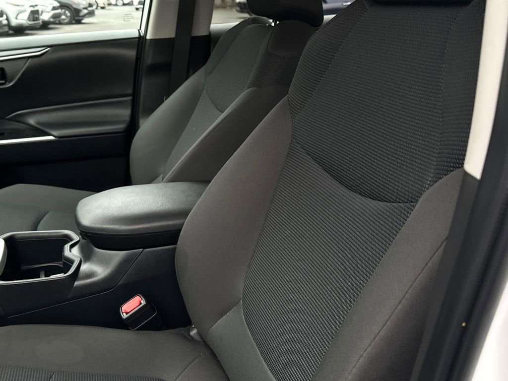Used 2025 Toyota RAV4 LE image 8