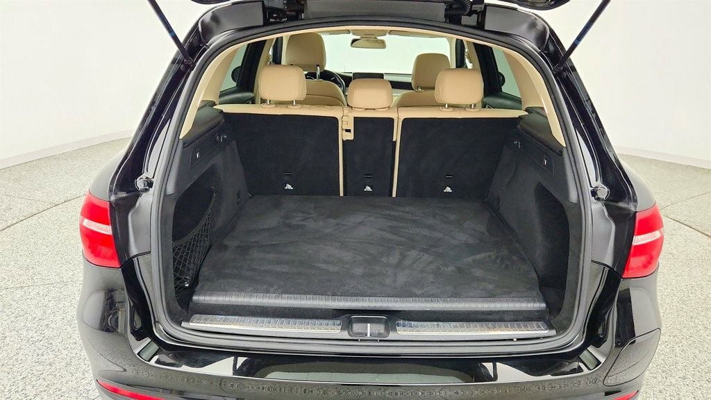 Used 2019 Mercedes-Benz GLC 350e 4MATIC image 21
