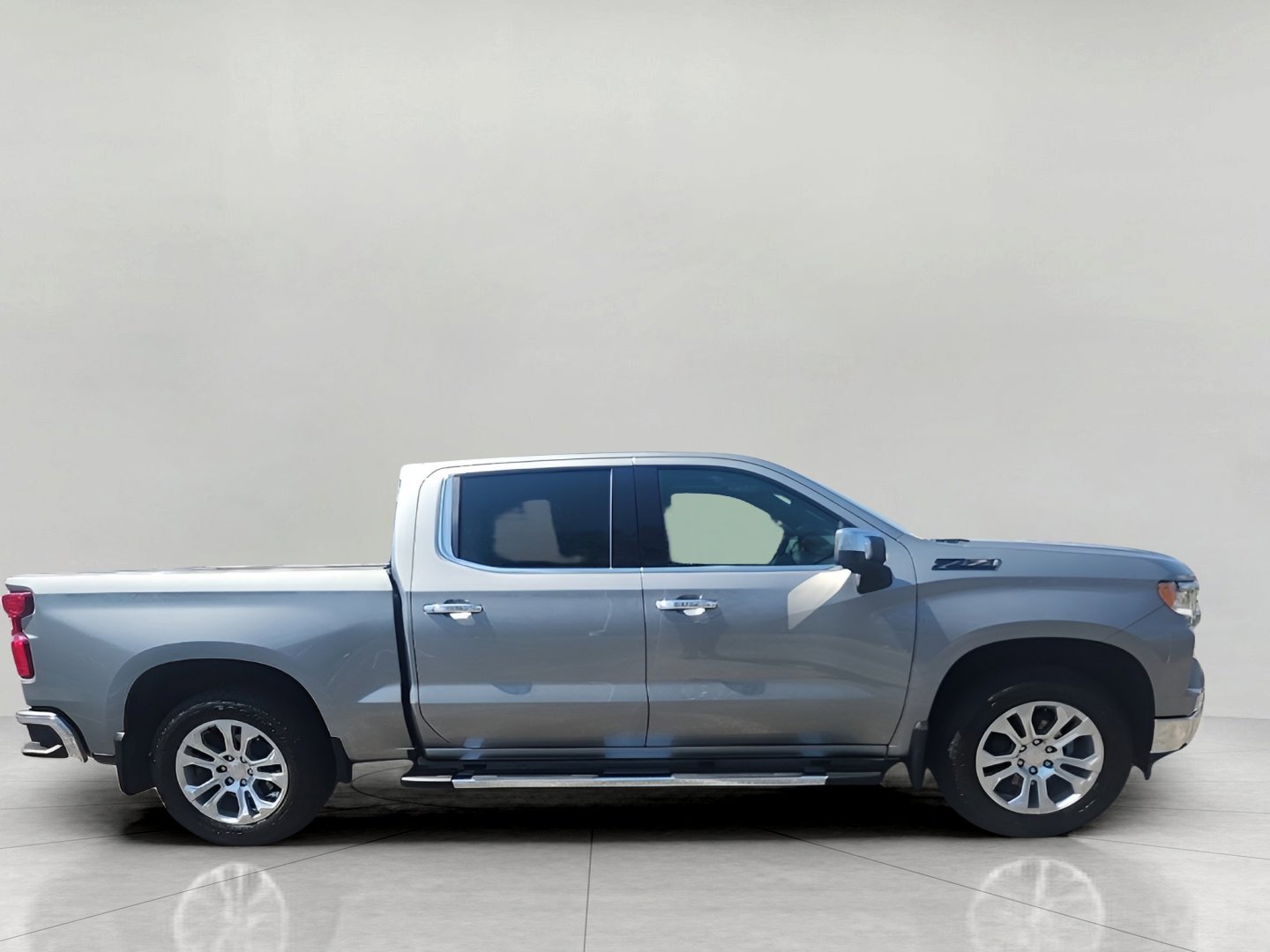 Used 2024 Chevrolet Silverado 1500 LTZ AWD/4WD image 5