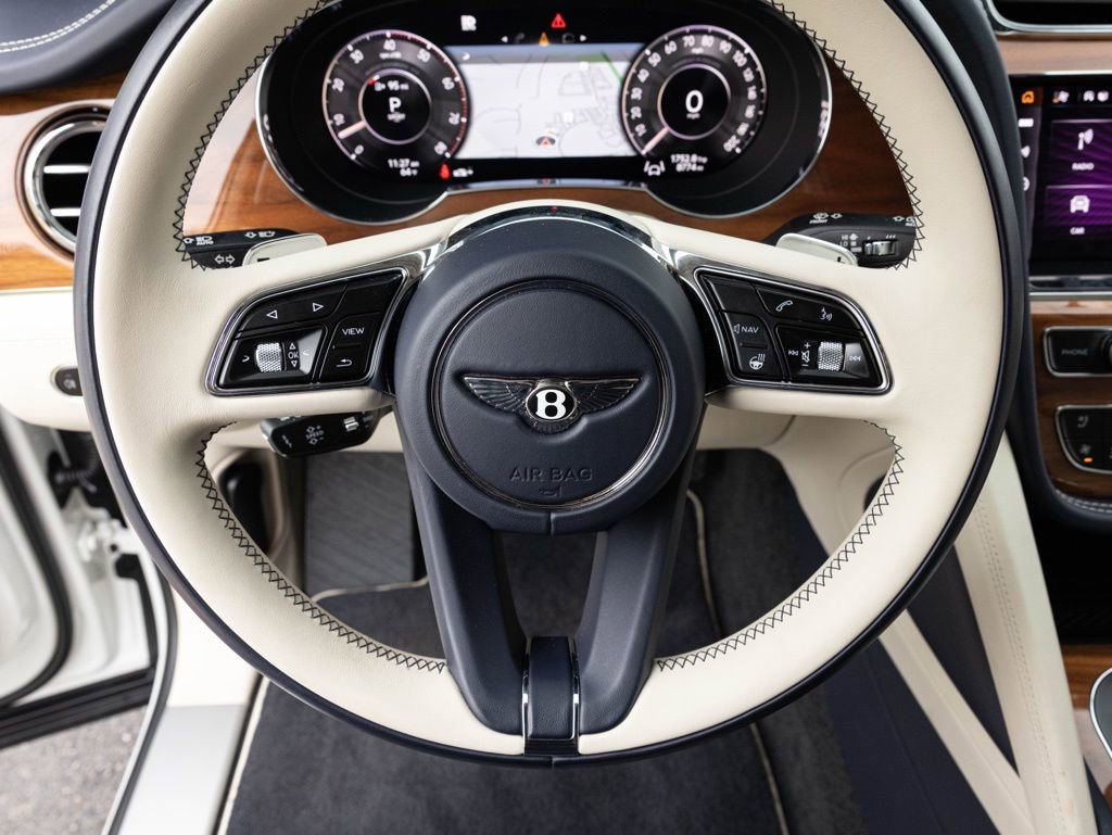 Used 2024 Bentley Bentayga image 35