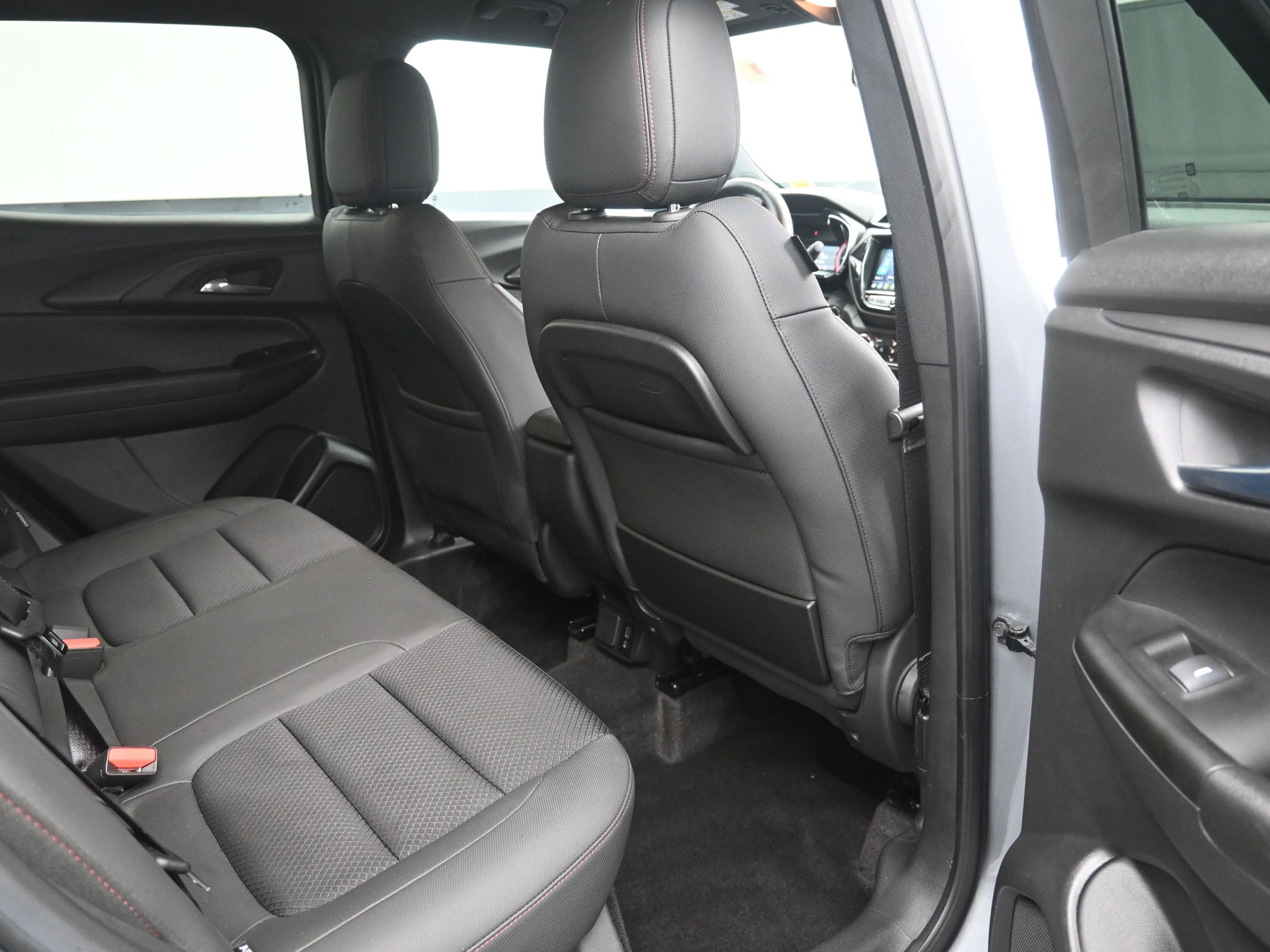 Used 2023 Chevrolet TrailBlazer RS w/ Sun and Liftgate Package image 21