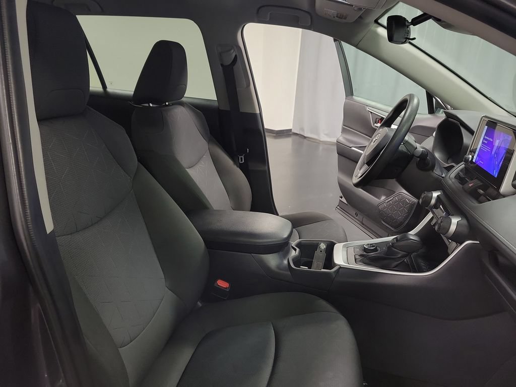 Used 2025 Toyota RAV4 XLE AWD/4WD image 32