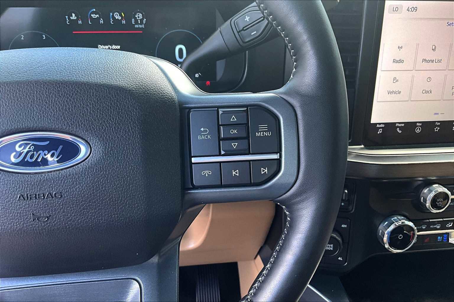 Used 2024 Ford F250 Lariat w/ Chrome Package image 23