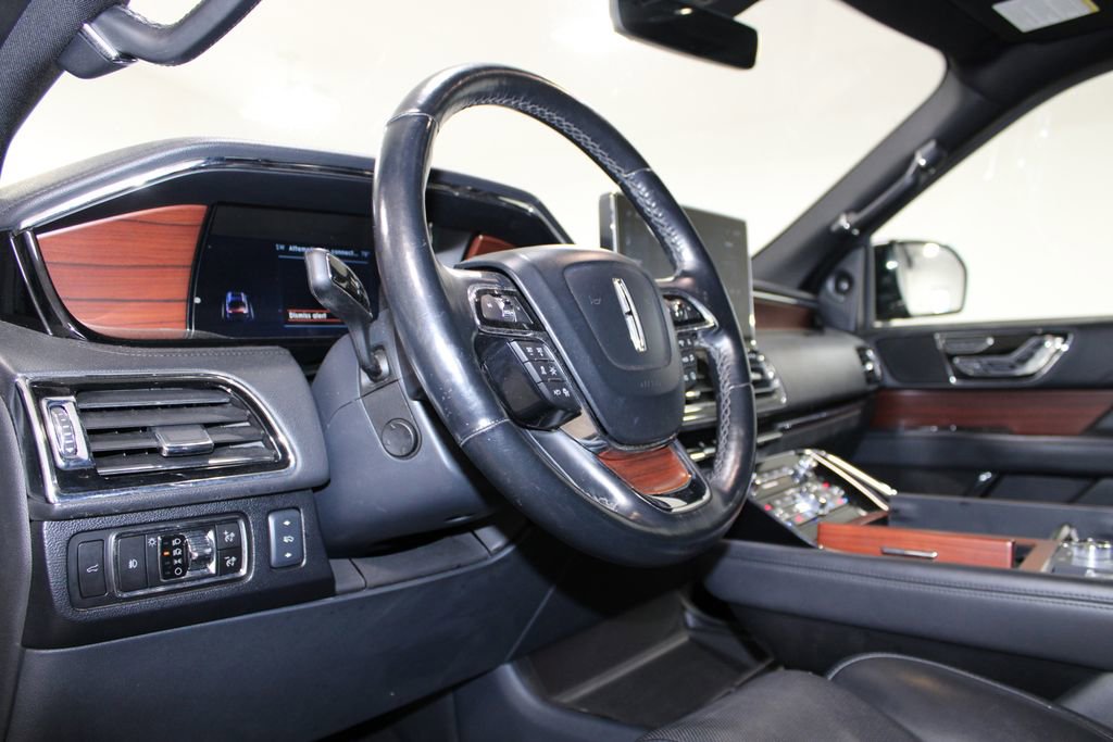 Used 2023 Lincoln Navigator Reserve image 18