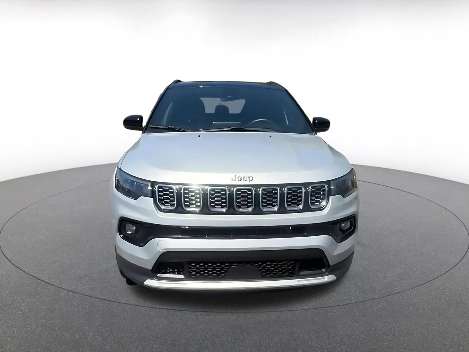 Used 2025 Jeep Compass Limited AWD/4WD image 4
