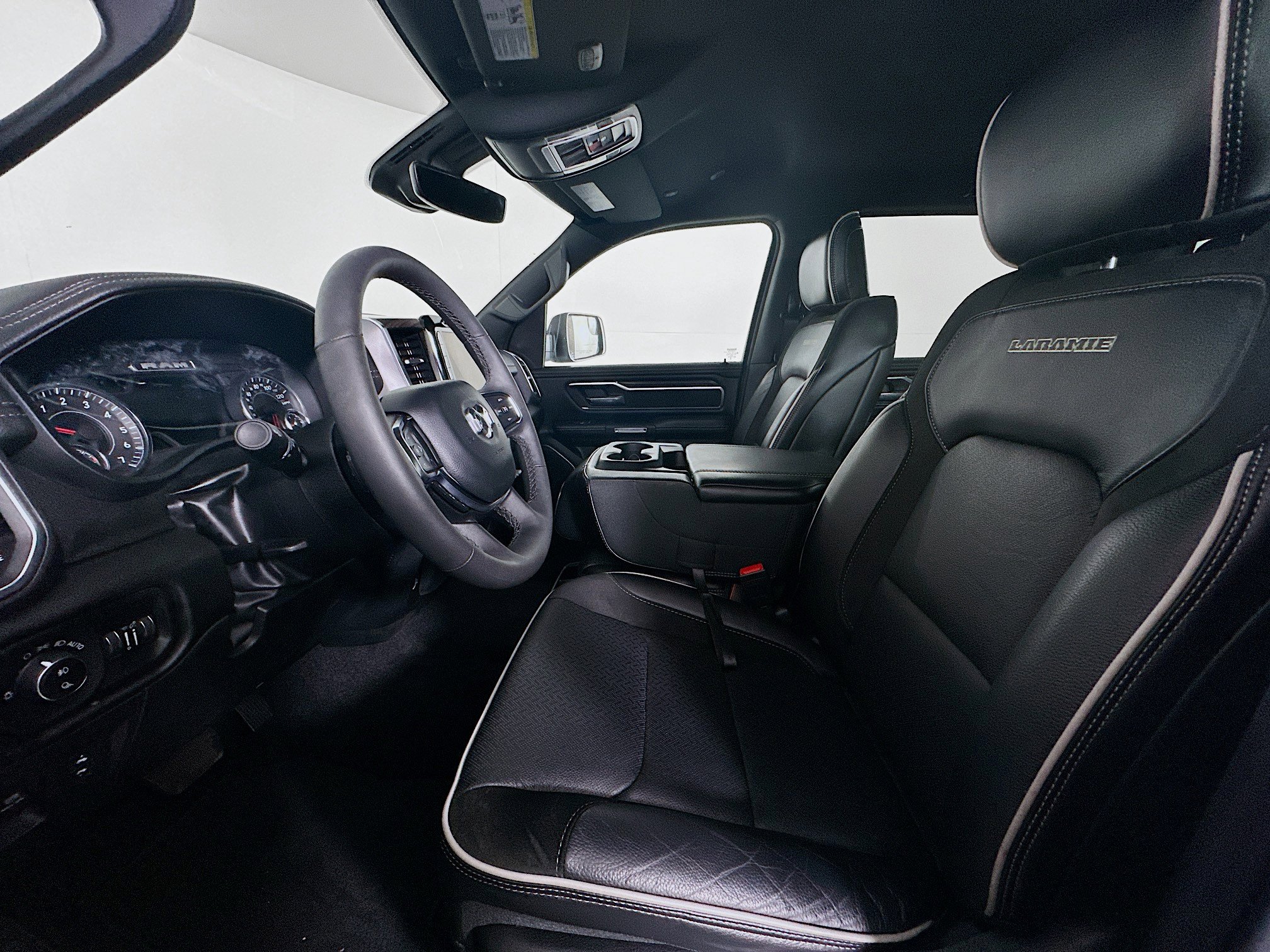 Used 2025 RAM 1500 Laramie image 13