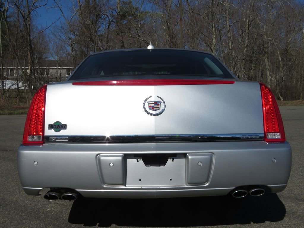 Used 2010 Cadillac DTS Luxury FWD image 6