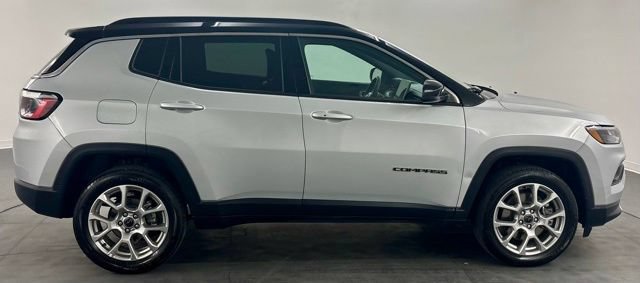 Used 2025 Jeep Compass Limited AWD/4WD image 10