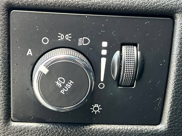 Used 2020 Jeep Grand Cherokee Laredo AWD/4WD image 17
