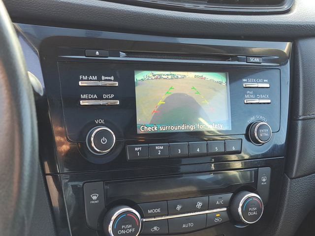 Used 2017 Nissan Rogue SV w/ Sun & Sound Touring Package image 15