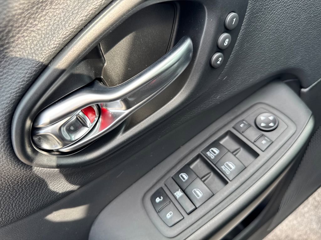 Used 2023 Jeep Cherokee Trailhawk w/ Premium Leather Package image 12