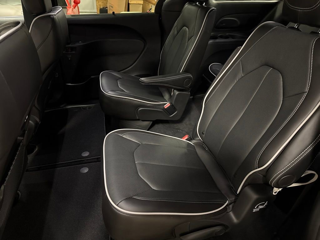 New 2026 Chrysler Pacifica Limited image 26