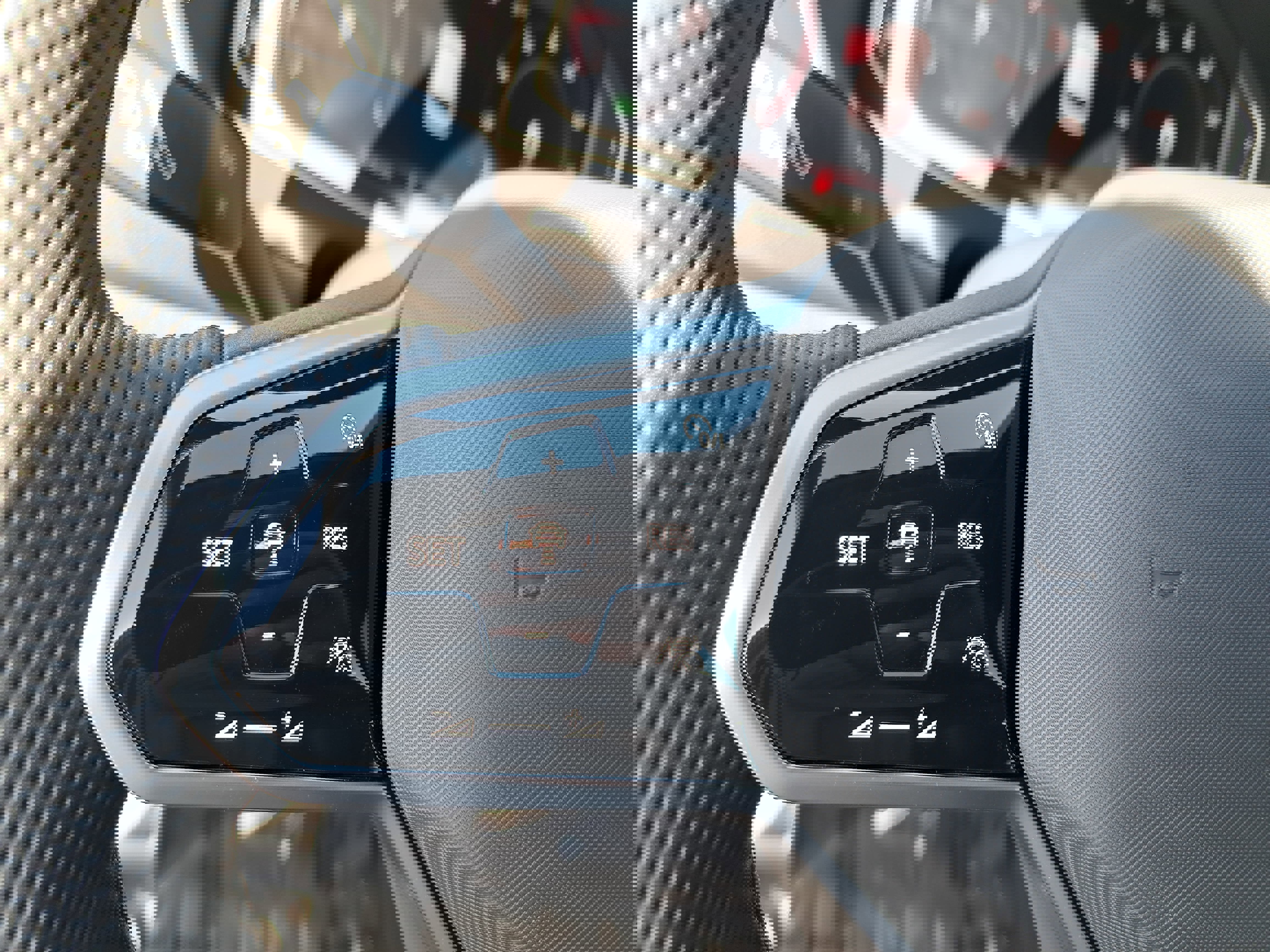 Certified 2024 Volkswagen Tiguan SEL R-Line image 17