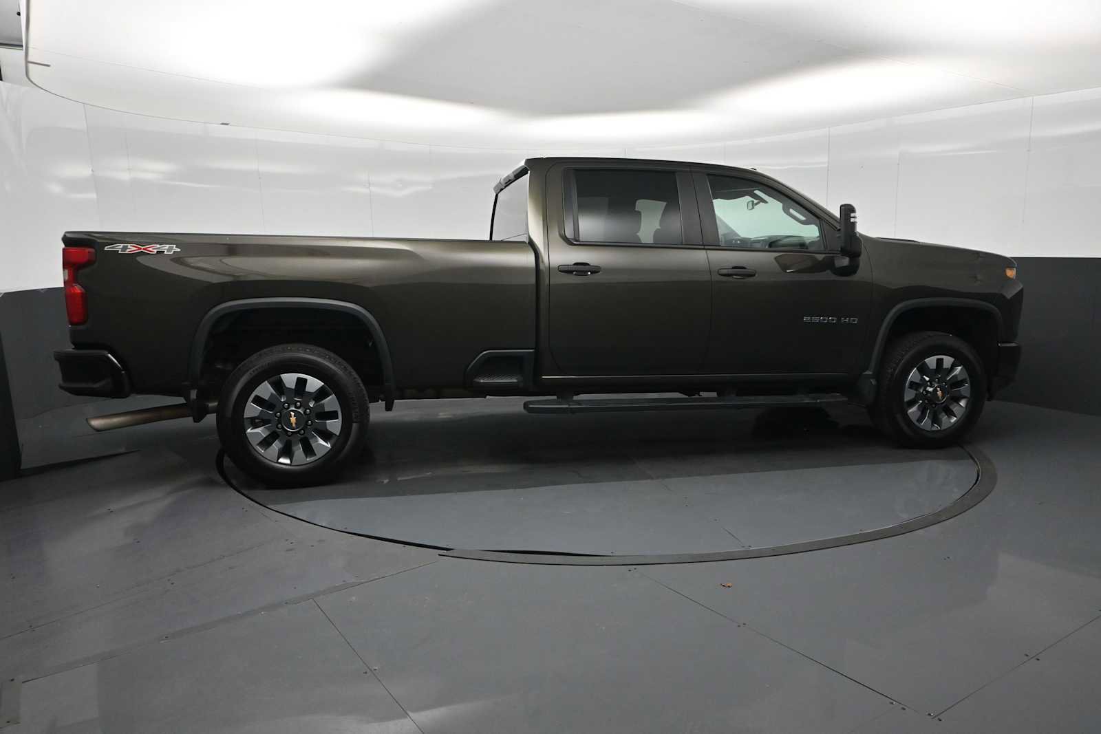 Used 2022 Chevrolet Silverado 2500 Custom w/ Custom Value Package image 9