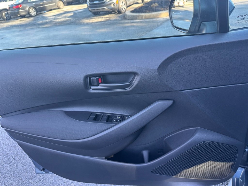 Used 2025 Toyota Corolla LE image 29