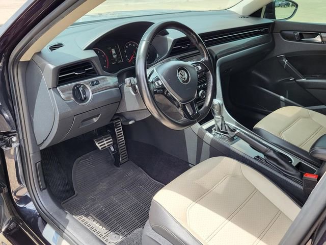 Used 2020 Volkswagen Passat 2.0T R-Line FWD image 3