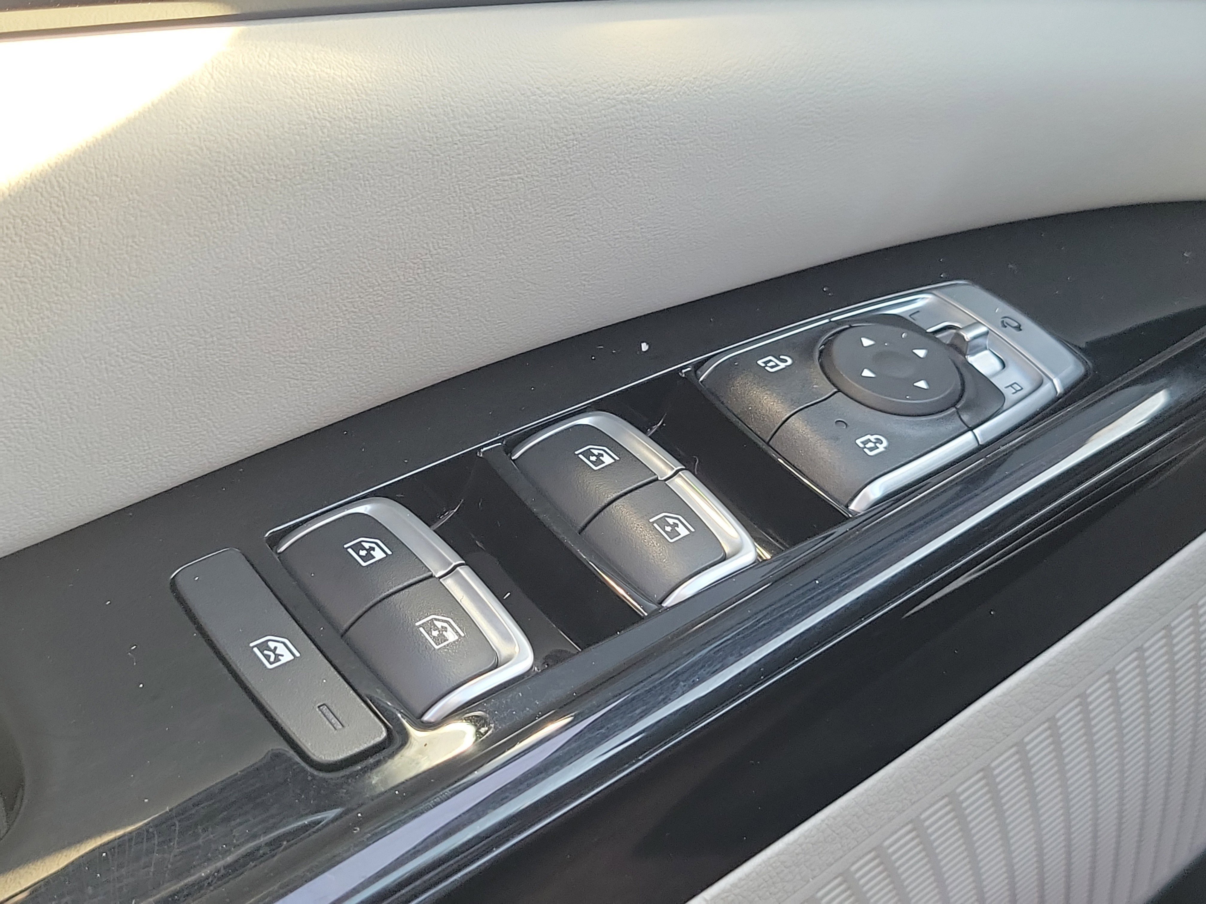 Used 2023 Kia Carnival SX Prestige image 25