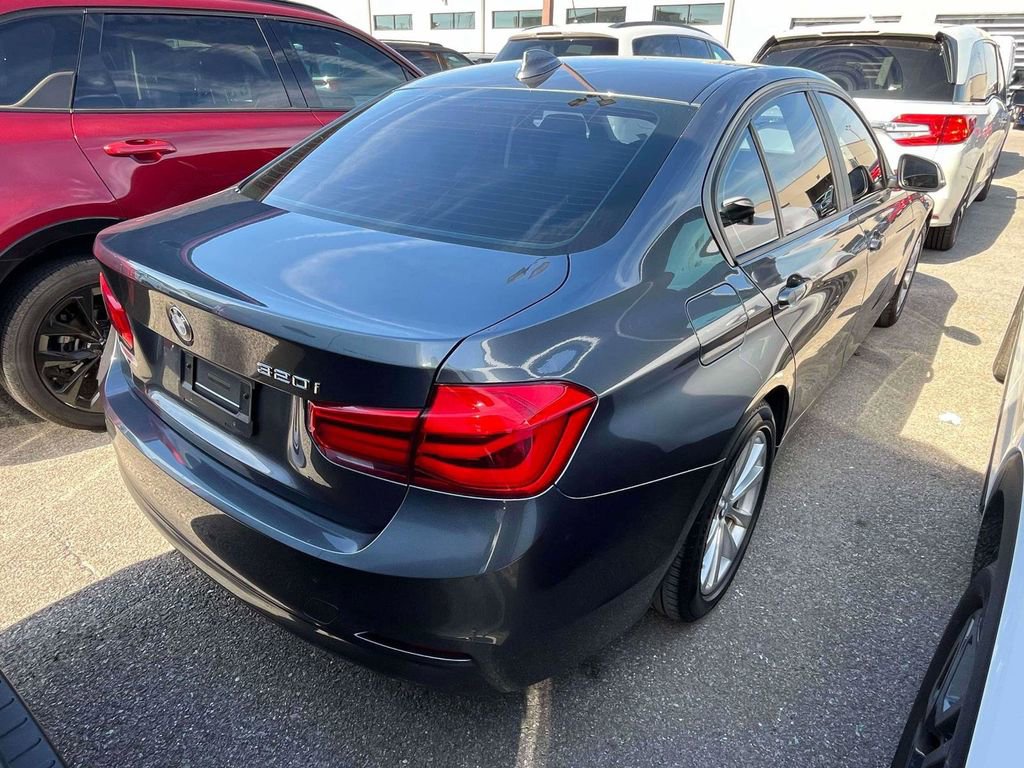 Used 2018 BMW 320i Sedan RWD image 2
