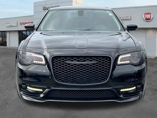 Used 2023 Chrysler 300 Touring L w/ Comfort Group RWD image 2
