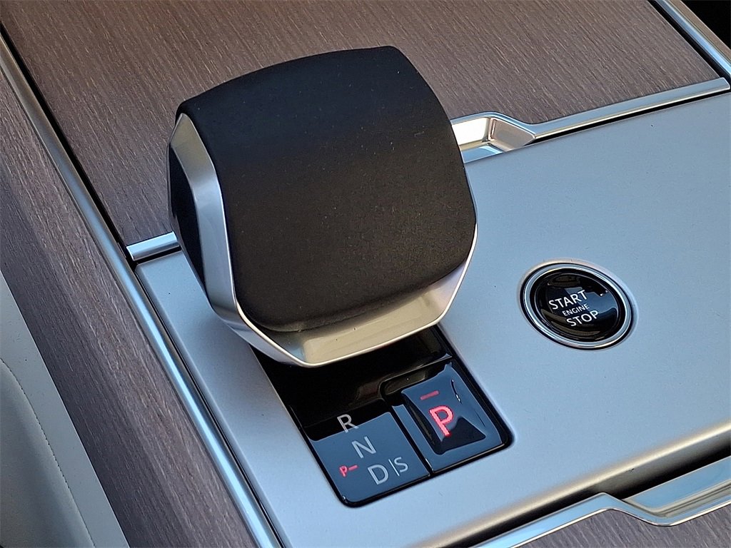 New 2025 Land Rover Range Rover SE image 12