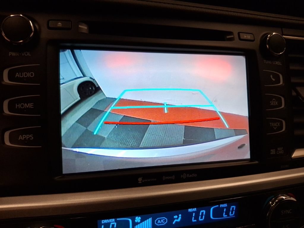 Used 2019 Toyota Highlander XLE AWD/4WD image 25