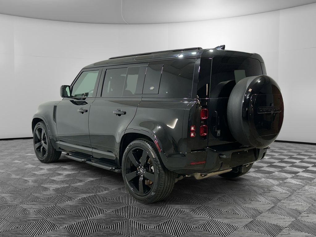 Used 2024 Land Rover Defender 110 X-Dynamic SE image 3