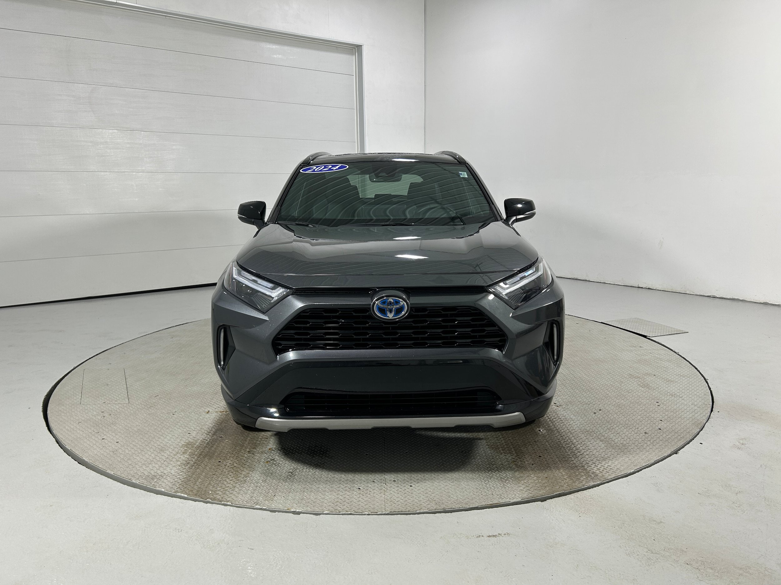 Used 2024 Toyota RAV4 XSE AWD/4WD image 17