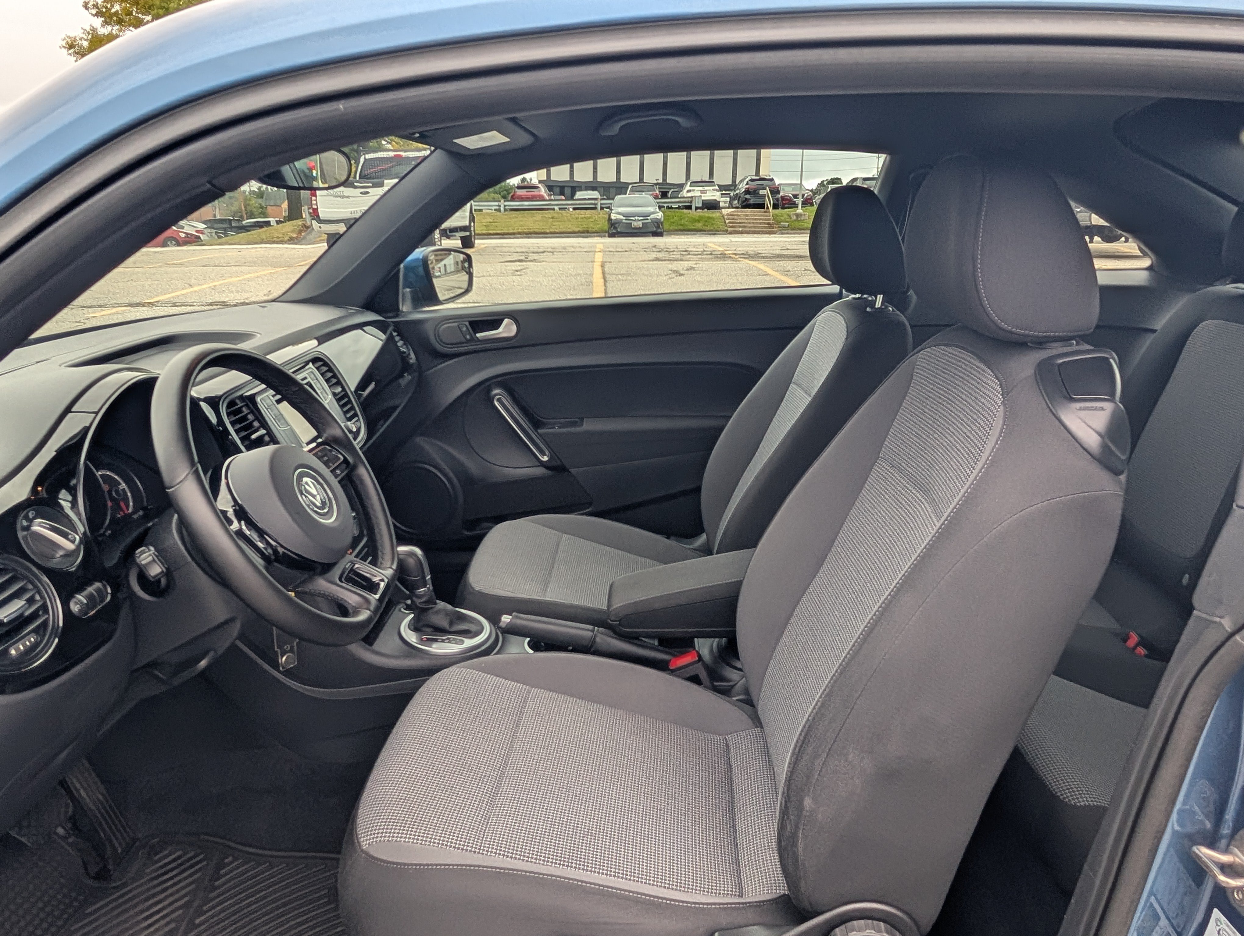 Used 2019 Volkswagen Beetle 2.0T S FWD image 15