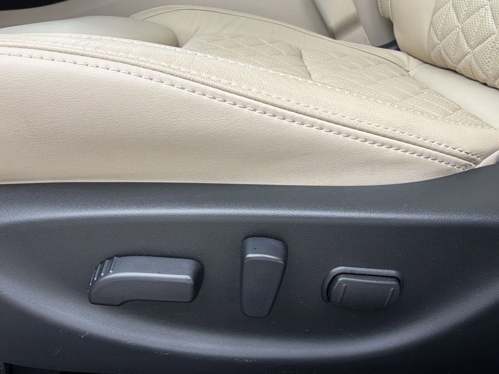 Used 2022 Nissan Maxima Platinum w/ Sport Mat Group FWD image 13