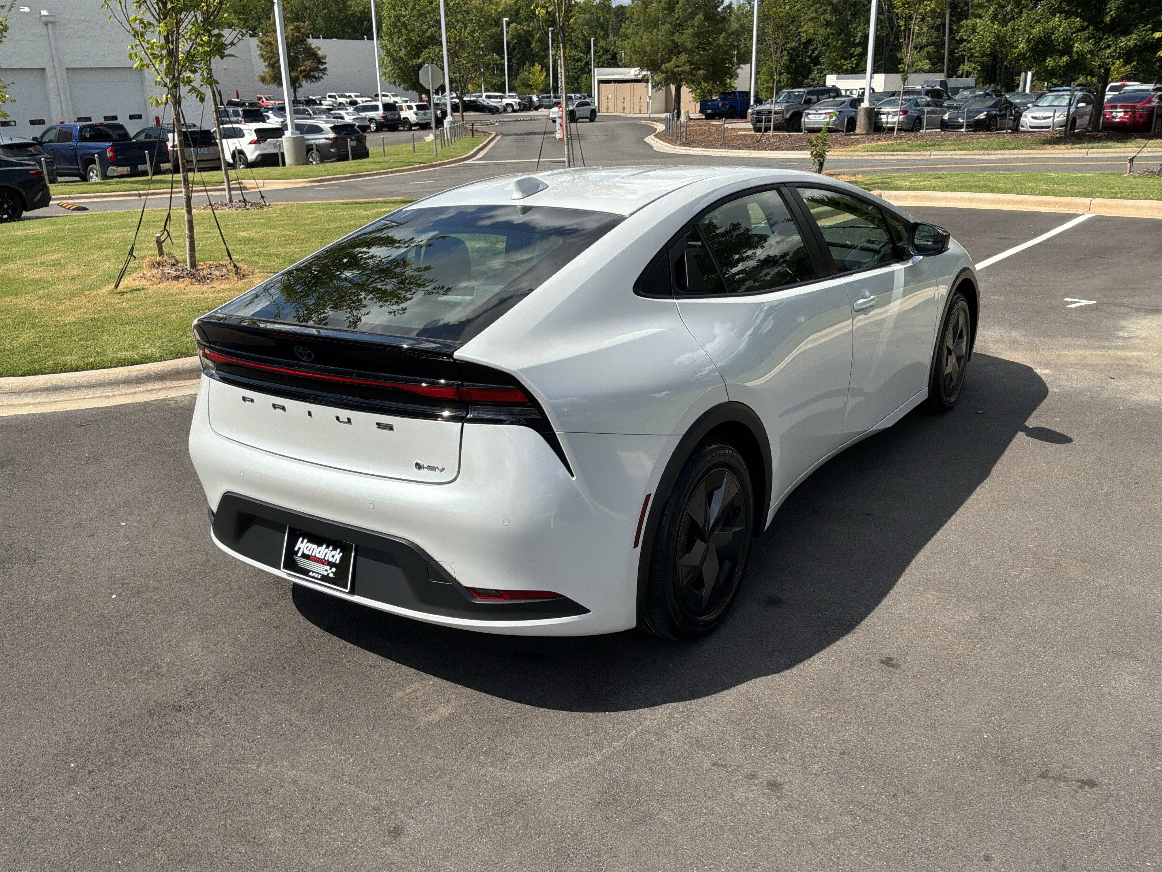 Used 2024 Toyota Prius LE FWD image 10