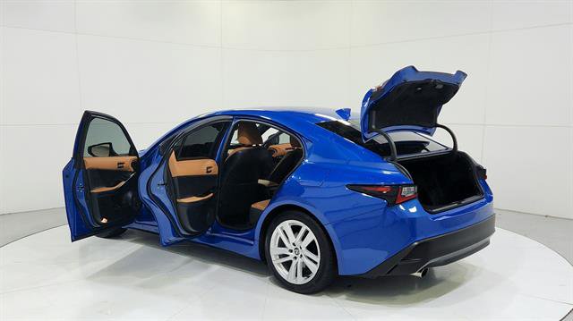 Used 2023 Lexus IS 300 w/ Comfort Package image 31