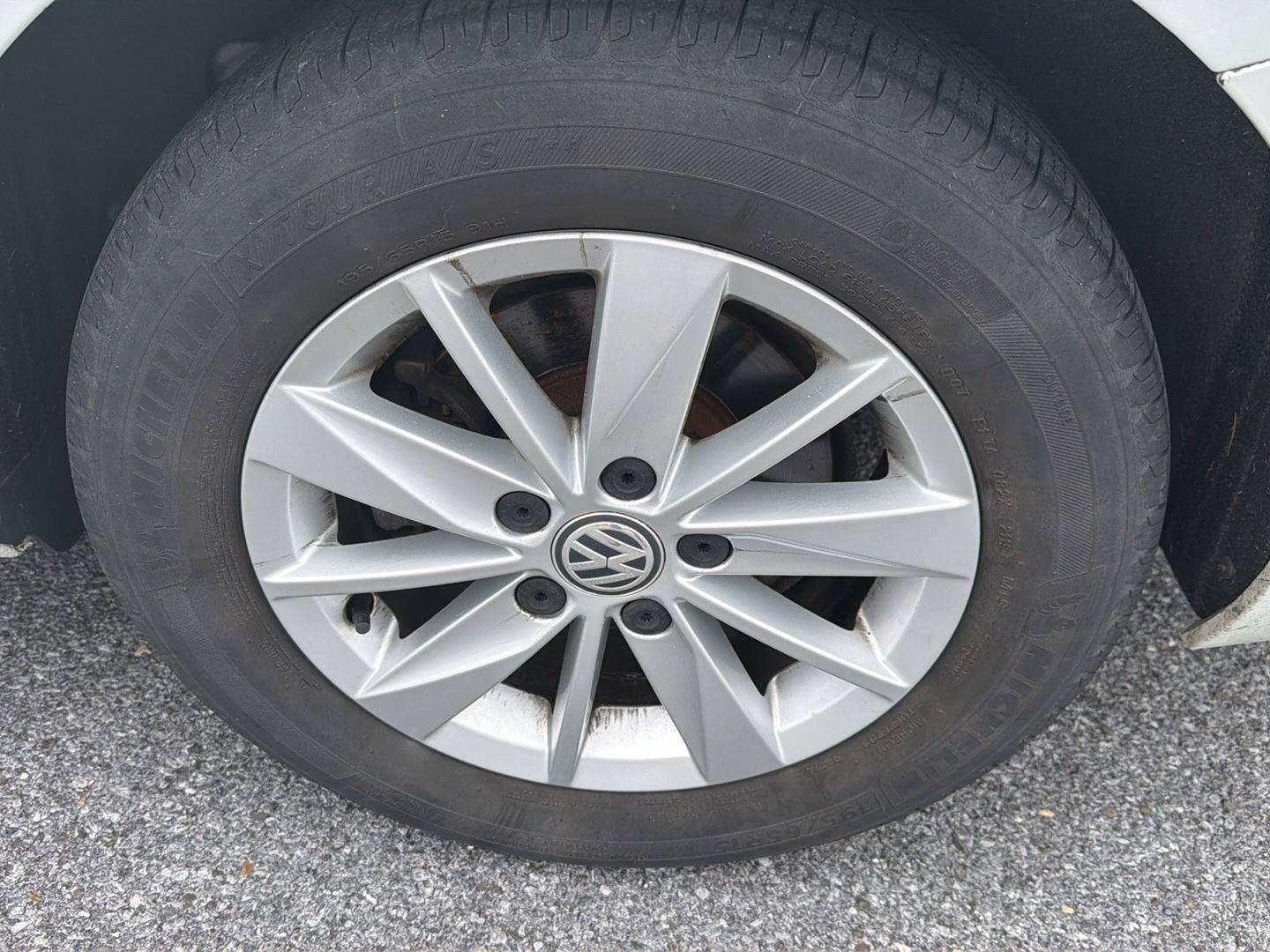 Used 2015 Volkswagen Golf S FWD image 16