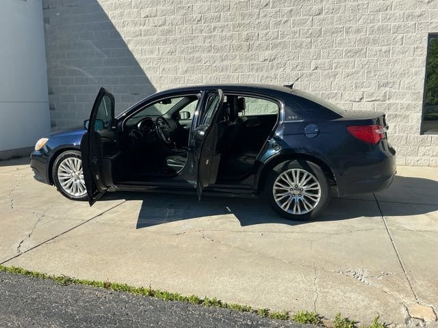 Used 2011 Chrysler 200 Limited FWD image 12