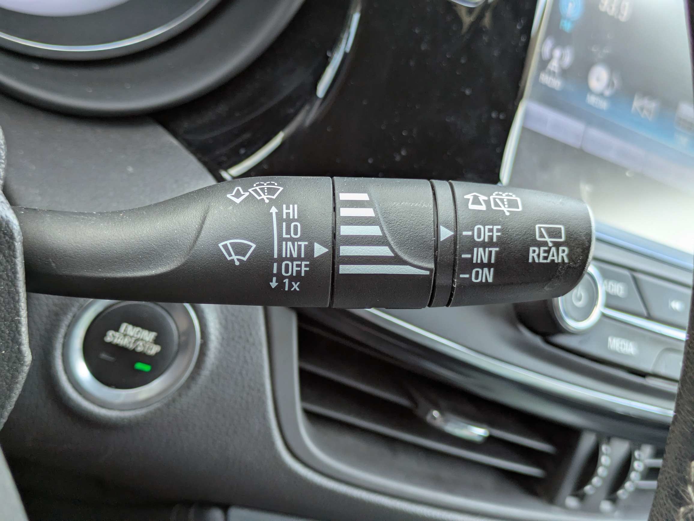 Used 2020 Buick Envision Essence FWD image 17